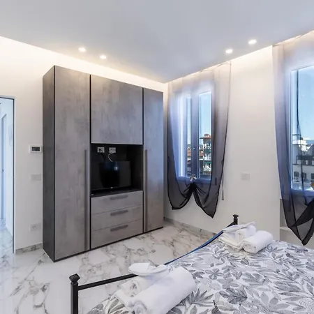 Luxury Oasis Penthouse In Center 公寓 *