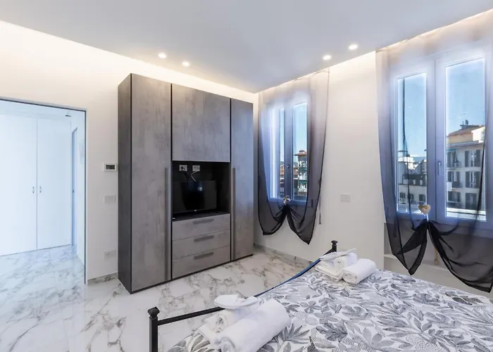 Luxury Oasis Penthouse In Center Διαμέρισμα *