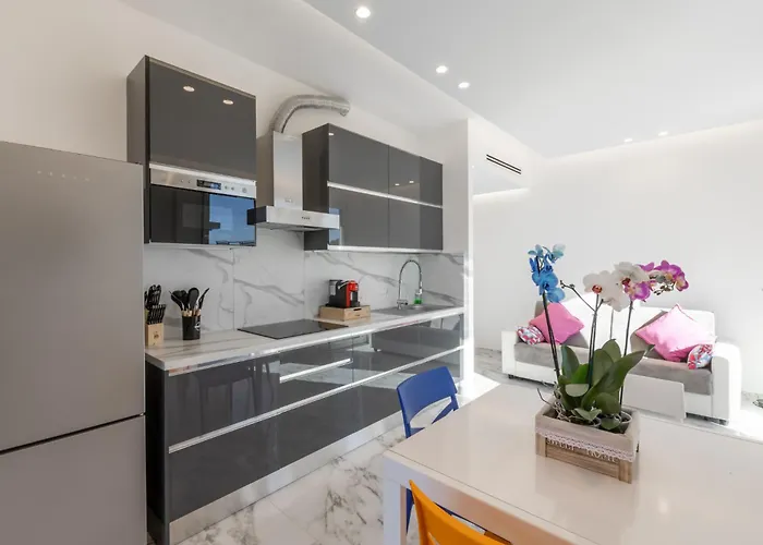 Luxury Oasis Penthouse In Center *